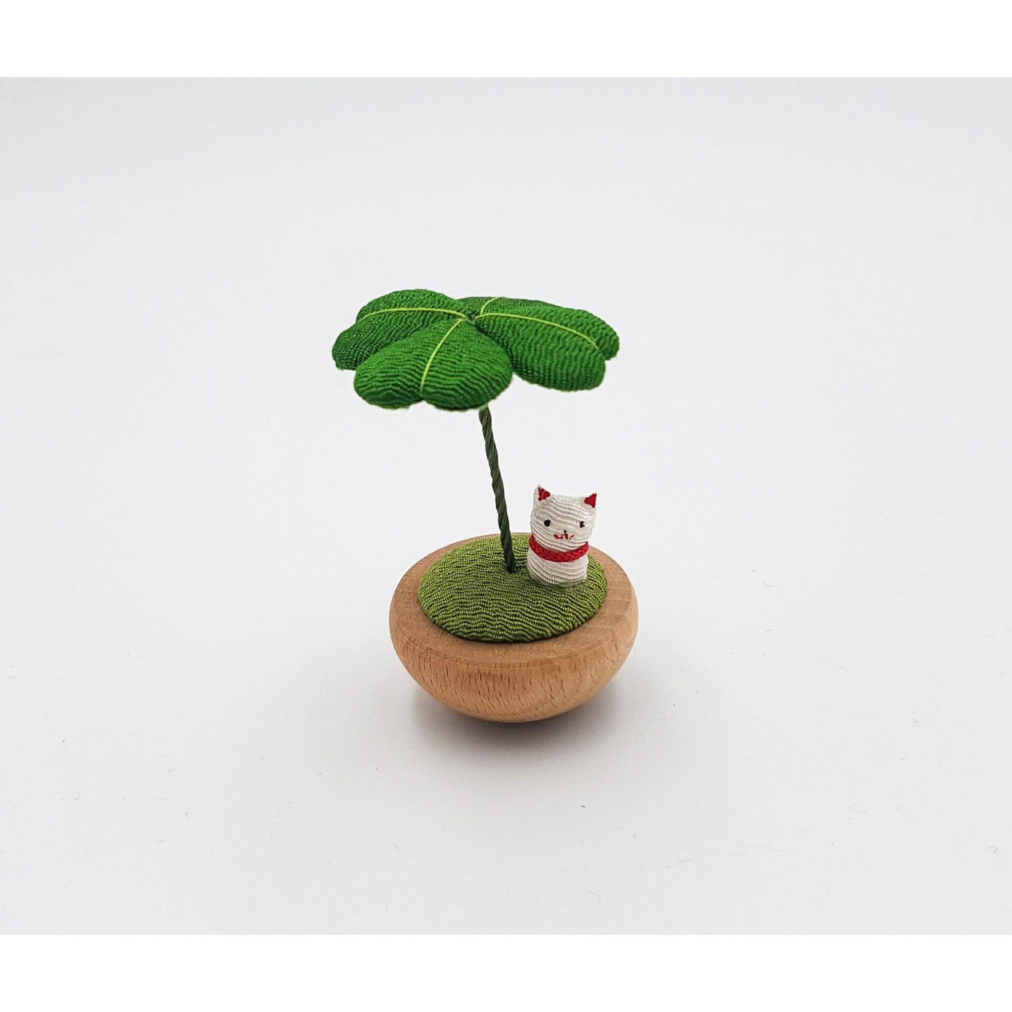 Figurine porte-bonheur yura yura japonais trèfle et animaux en bois et tissu chirimen