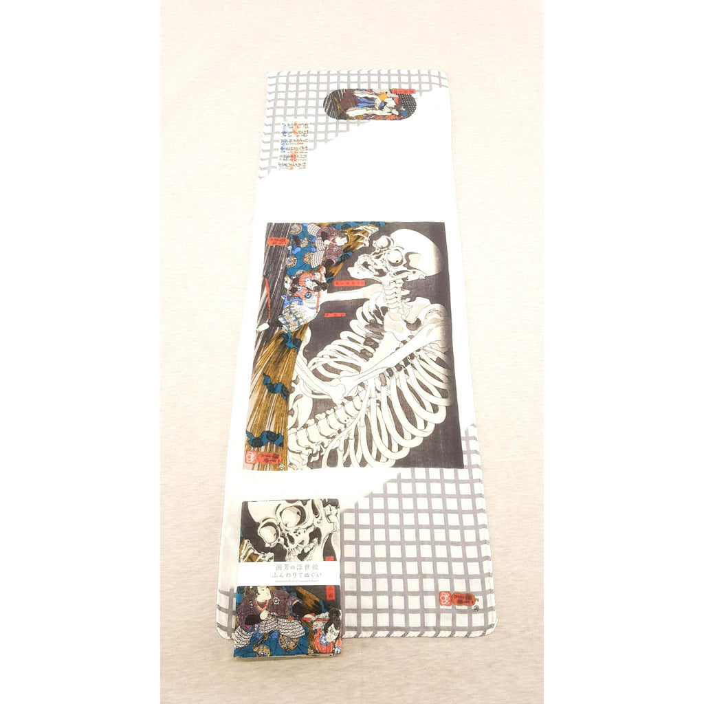 Tenugui serviette japonaise 100% coton imprimé avec reproduction d'estampe Takiyasha Hime et le squelette de l'artiste Utagawa Kuniyoshi