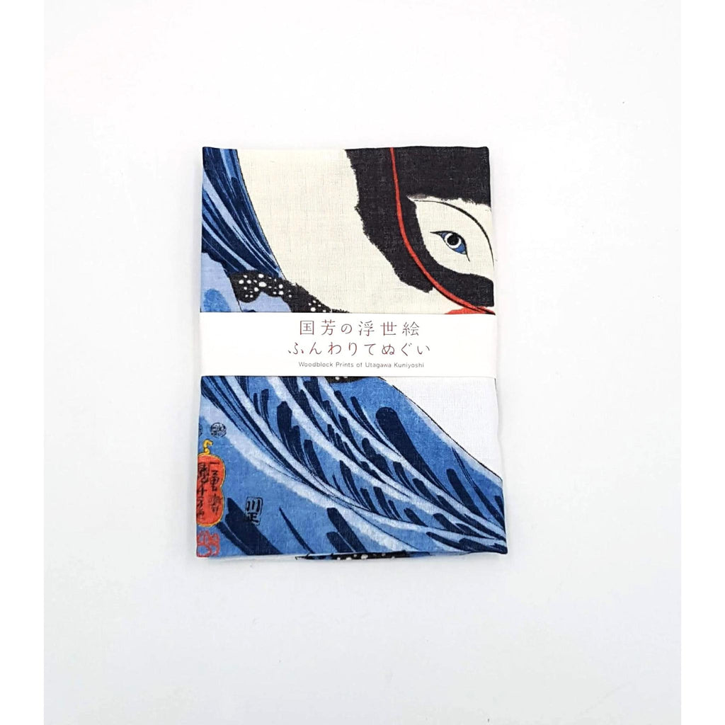 Tenugui serviette japonaise 100% coton imprimé avec reproduction d'estampe Musashi et la Baleine de l'artiste japonais Utagawa Kuniyoshi