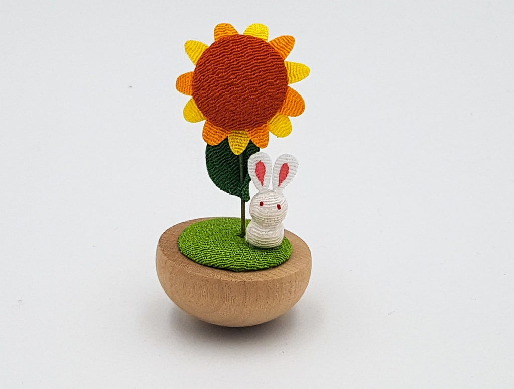 Figurine porte-bonheur yura yura japonais tournesol et animaux en bois et tissu chirimen