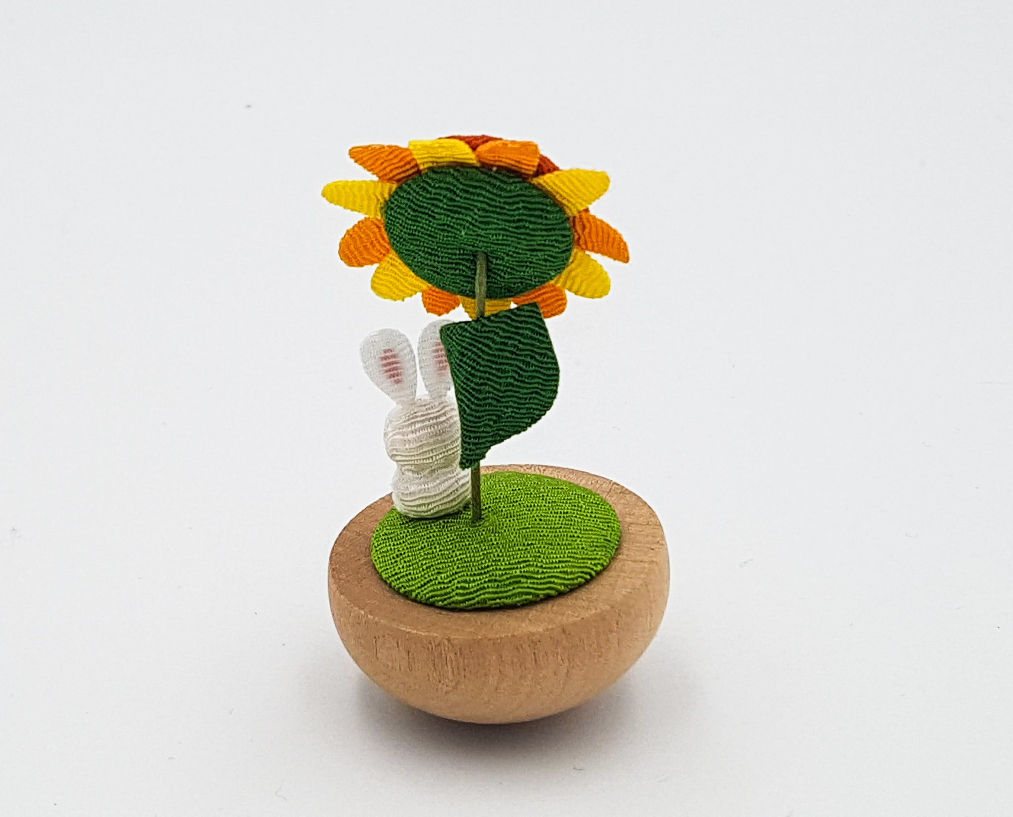 Figurine porte-bonheur yura yura japonais tournesol et animaux en bois et tissu chirimen