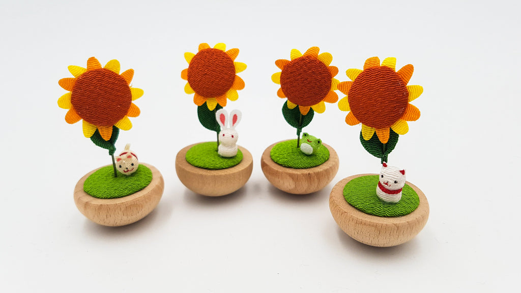 Figurine porte-bonheur yura yura japonais tournesol et animaux en bois et tissu chirimen