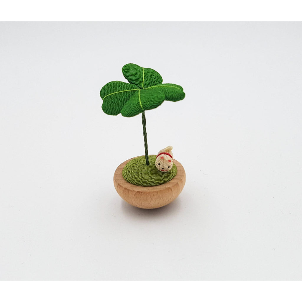 Figurine porte-bonheur yura yura japonais trèfle et animaux en bois et tissu chirimen
