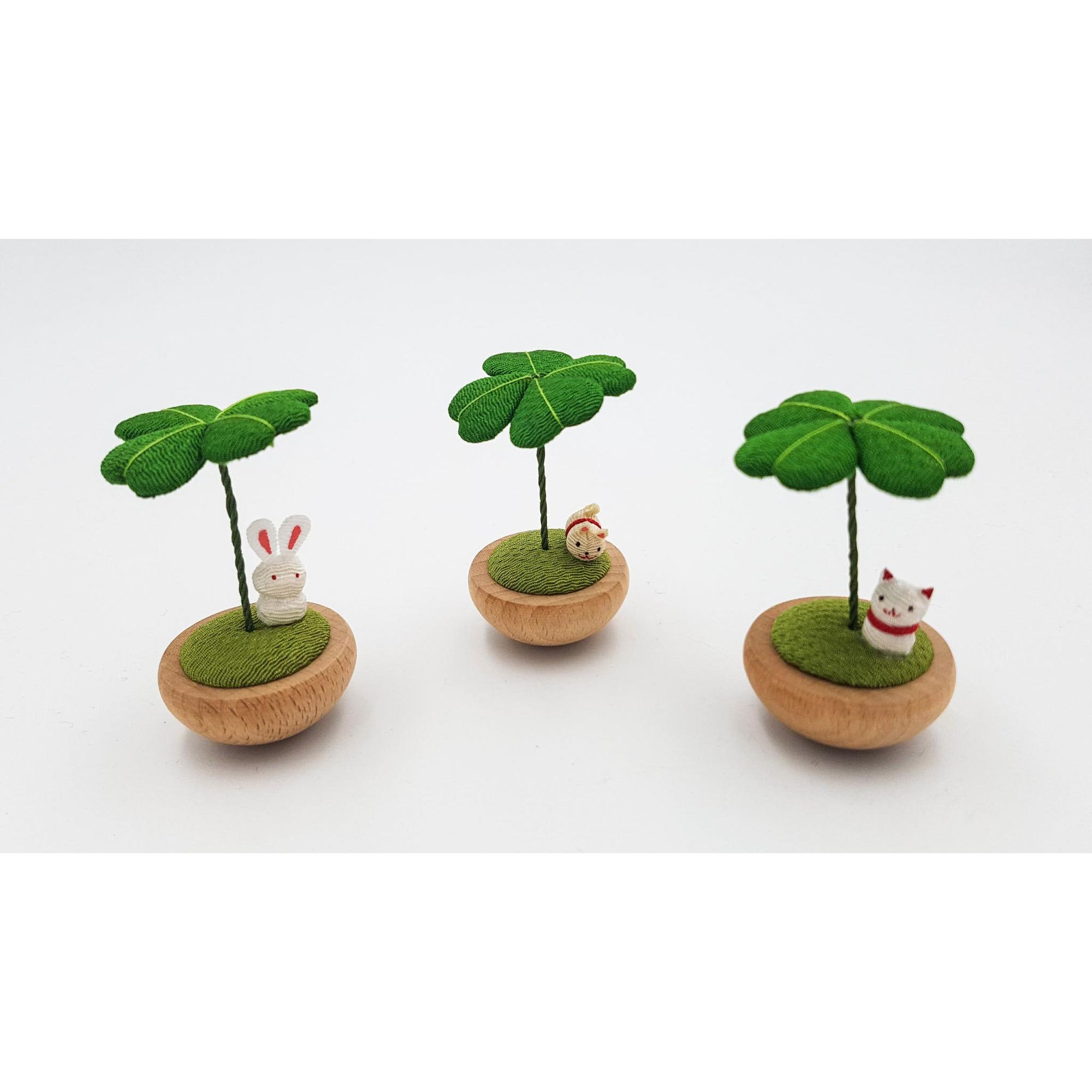 Figurine porte-bonheur yura yura japonais trèfle et animaux en bois et tissu chirimen