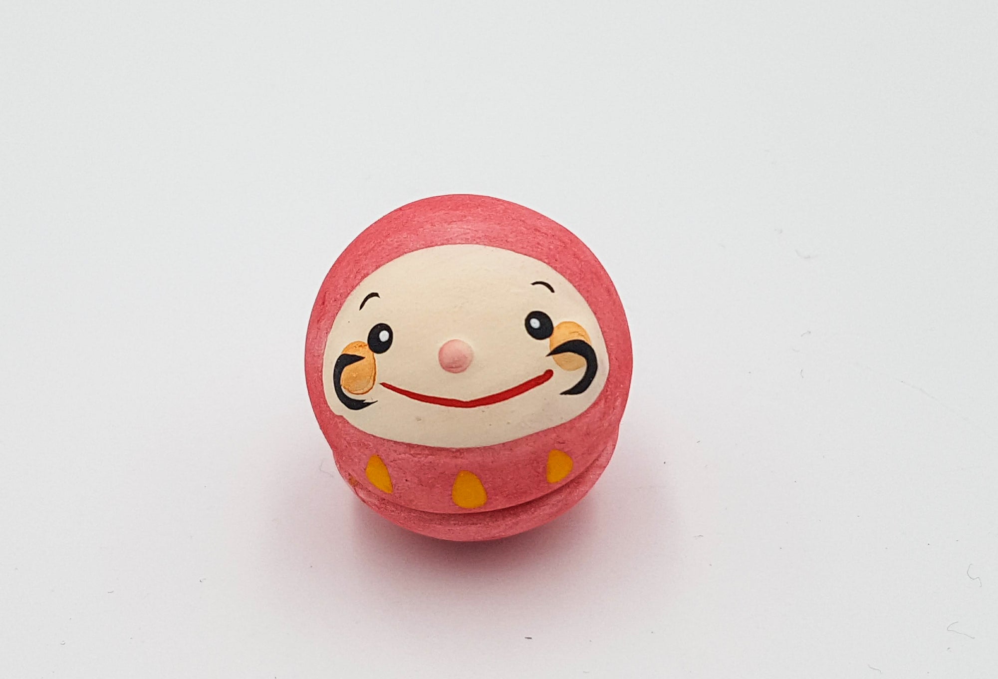 Figurine porte-bonheur culbuto en terre cuite fait main au Japon