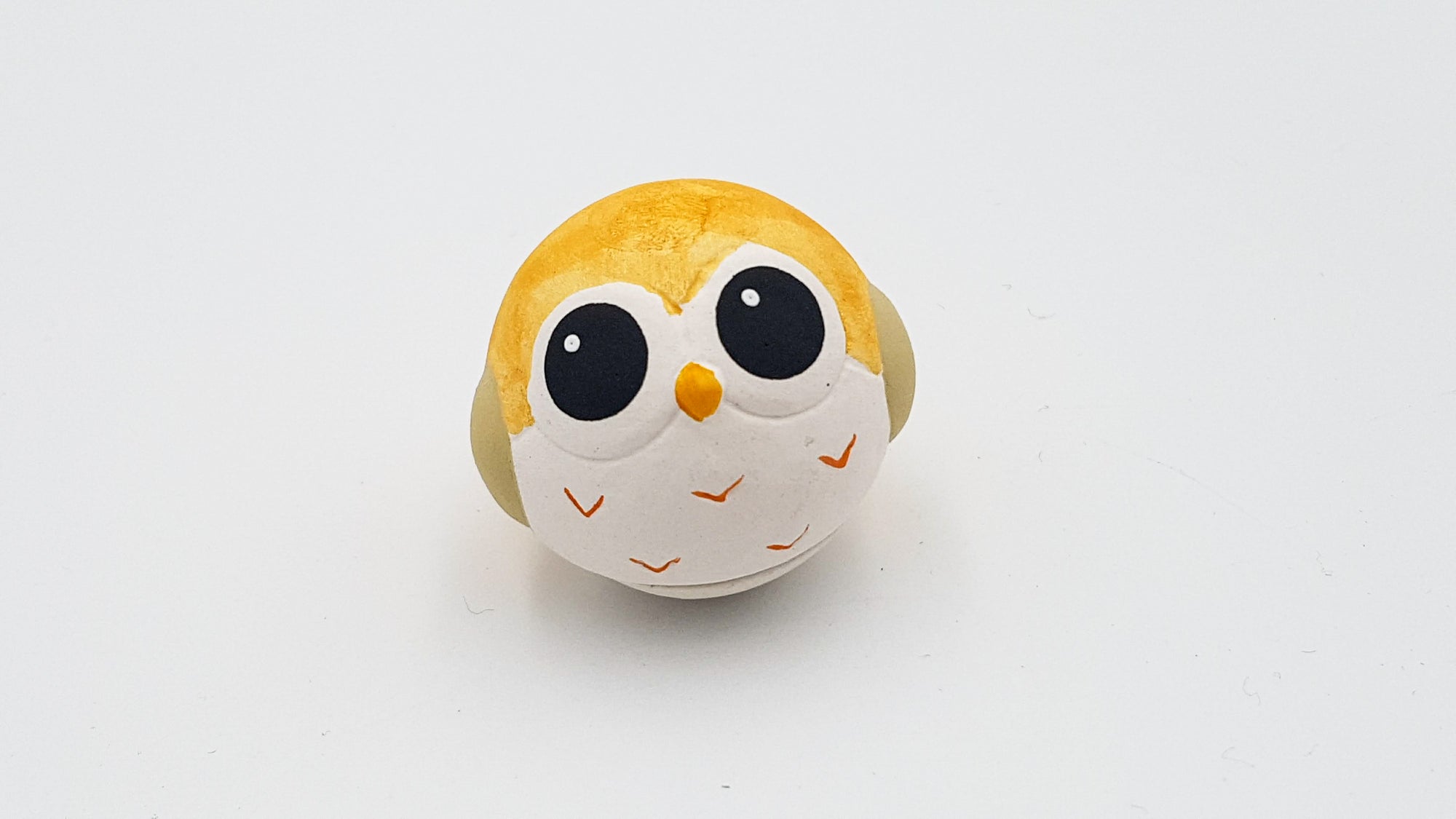 Figurine porte-bonheur culbuto en terre cuite fait main au Japon