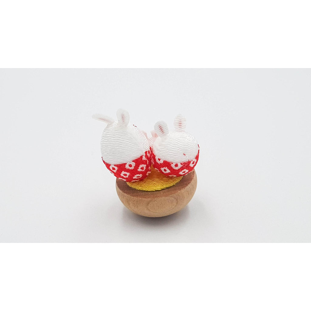 Figurine porte-bonheur japonais Famille Animaux en tissu chirimen et bois fait main artisanal au Japon