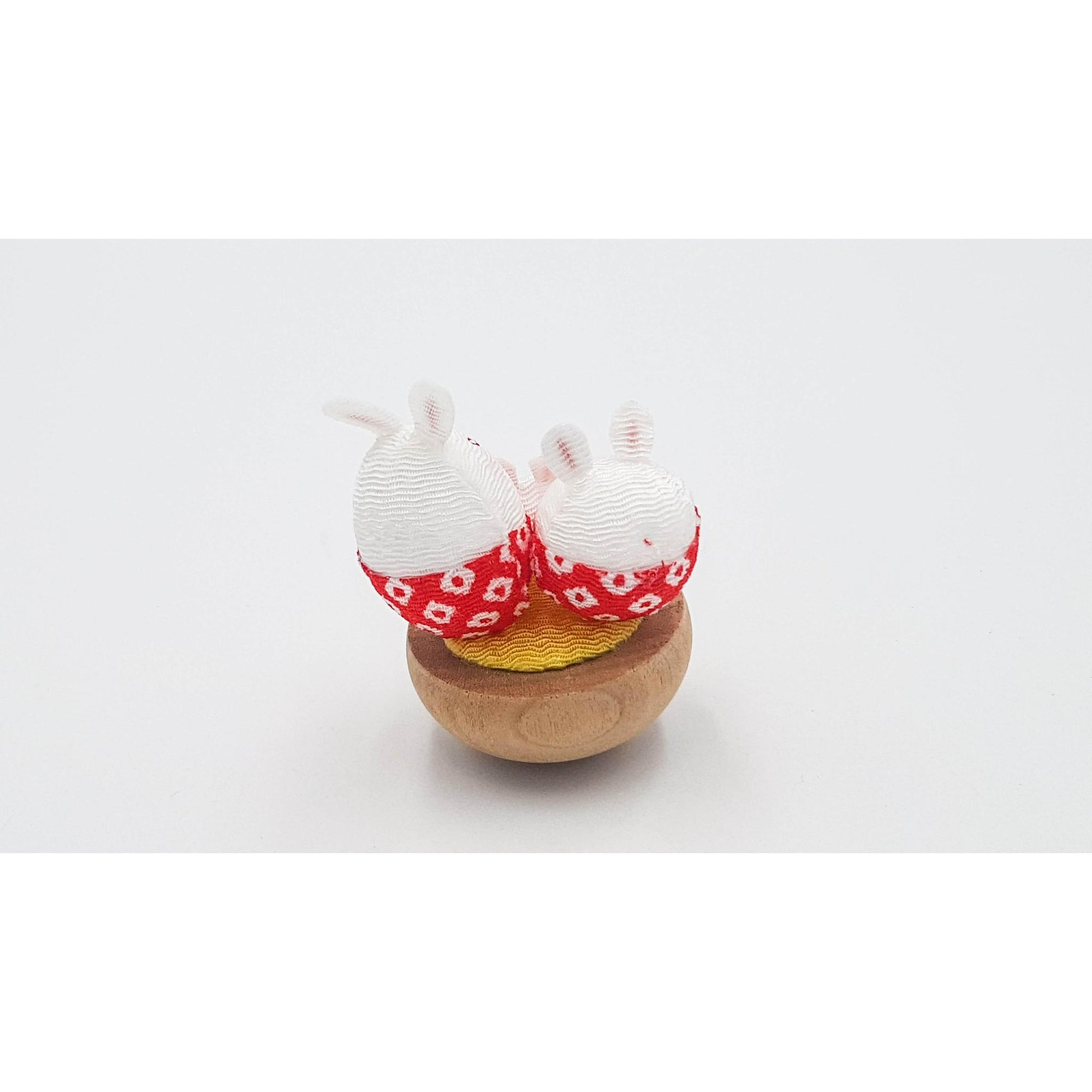 Figurine porte-bonheur japonais Famille Animaux en tissu chirimen et bois fait main artisanal au Japon