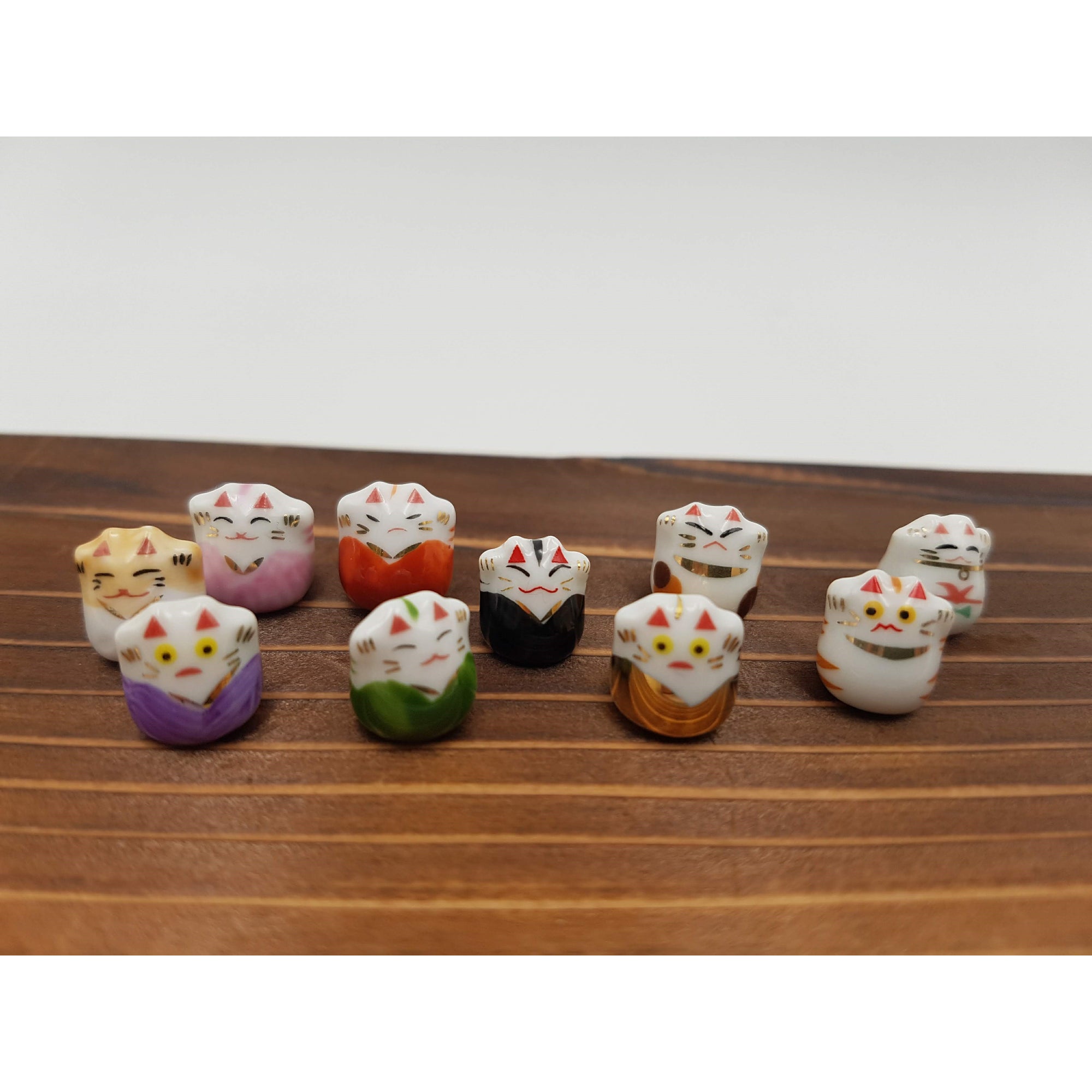 Mini figurines kawaii porte bonheur 1 boîte de 100 chats  - Chat