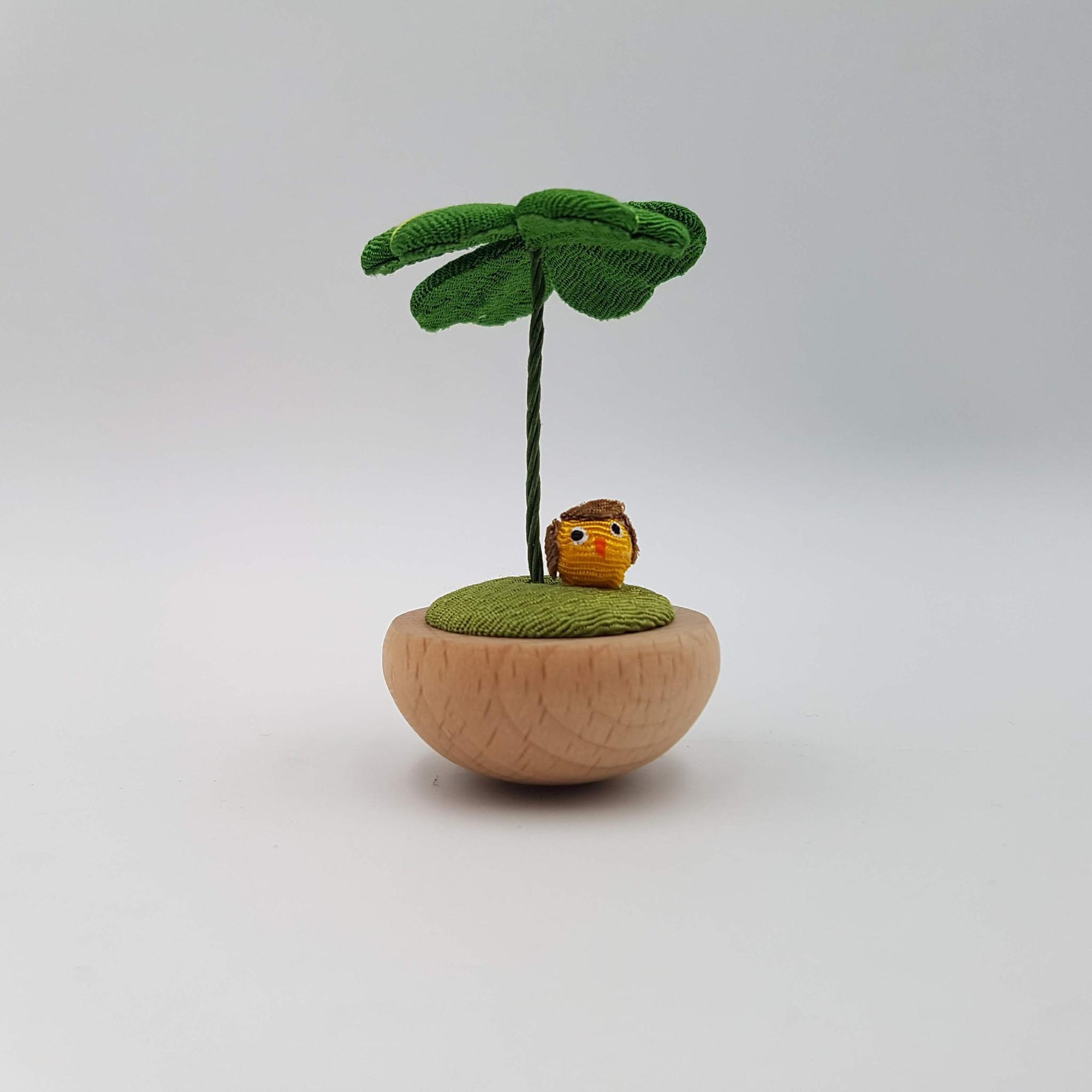 Figurine porte-bonheur yura yura japonais trèfle et animaux en bois et tissu chirimen