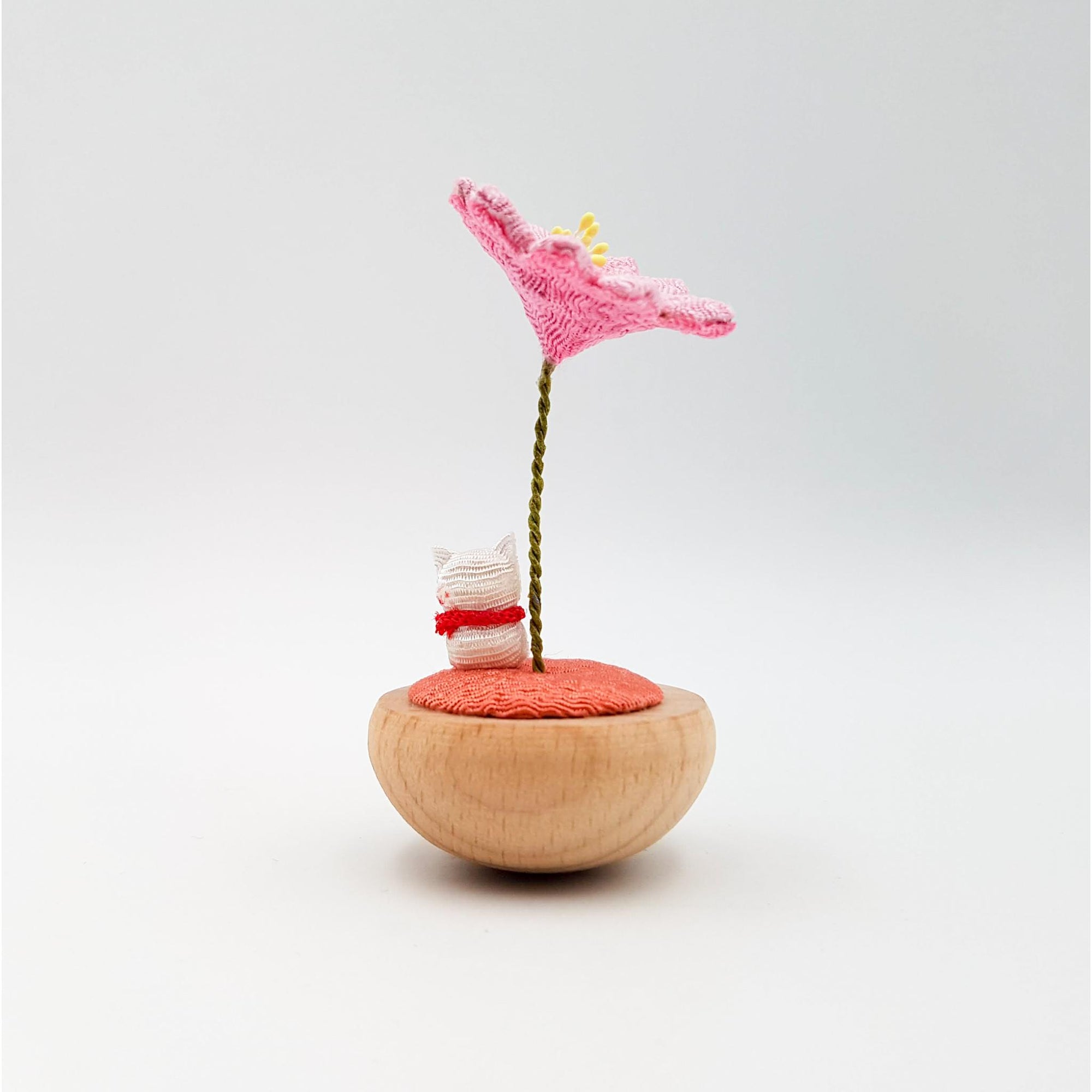 Figurine porte-bonheur yura yura japonais sakura et animaux en bois et tissu chirimen