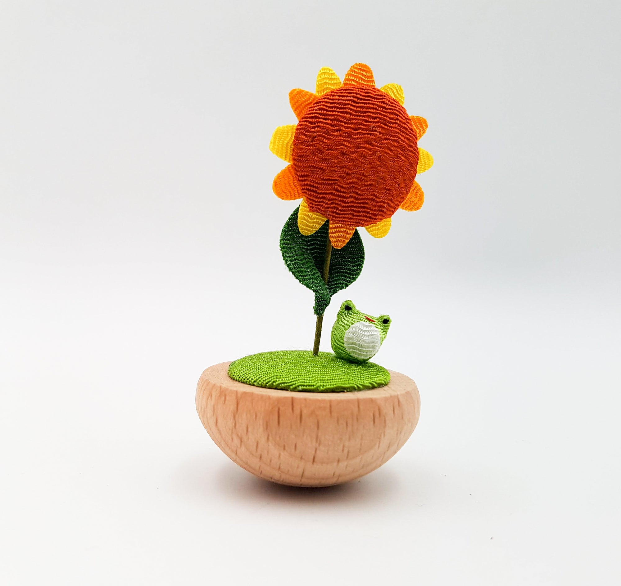 Figurine porte-bonheur yura yura japonais tournesol et animaux en bois et tissu chirimen