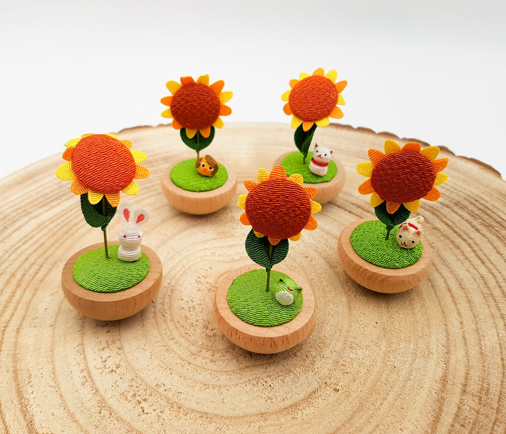 Figurine porte-bonheur yura yura japonais tournesol et animaux en bois et tissu chirimen