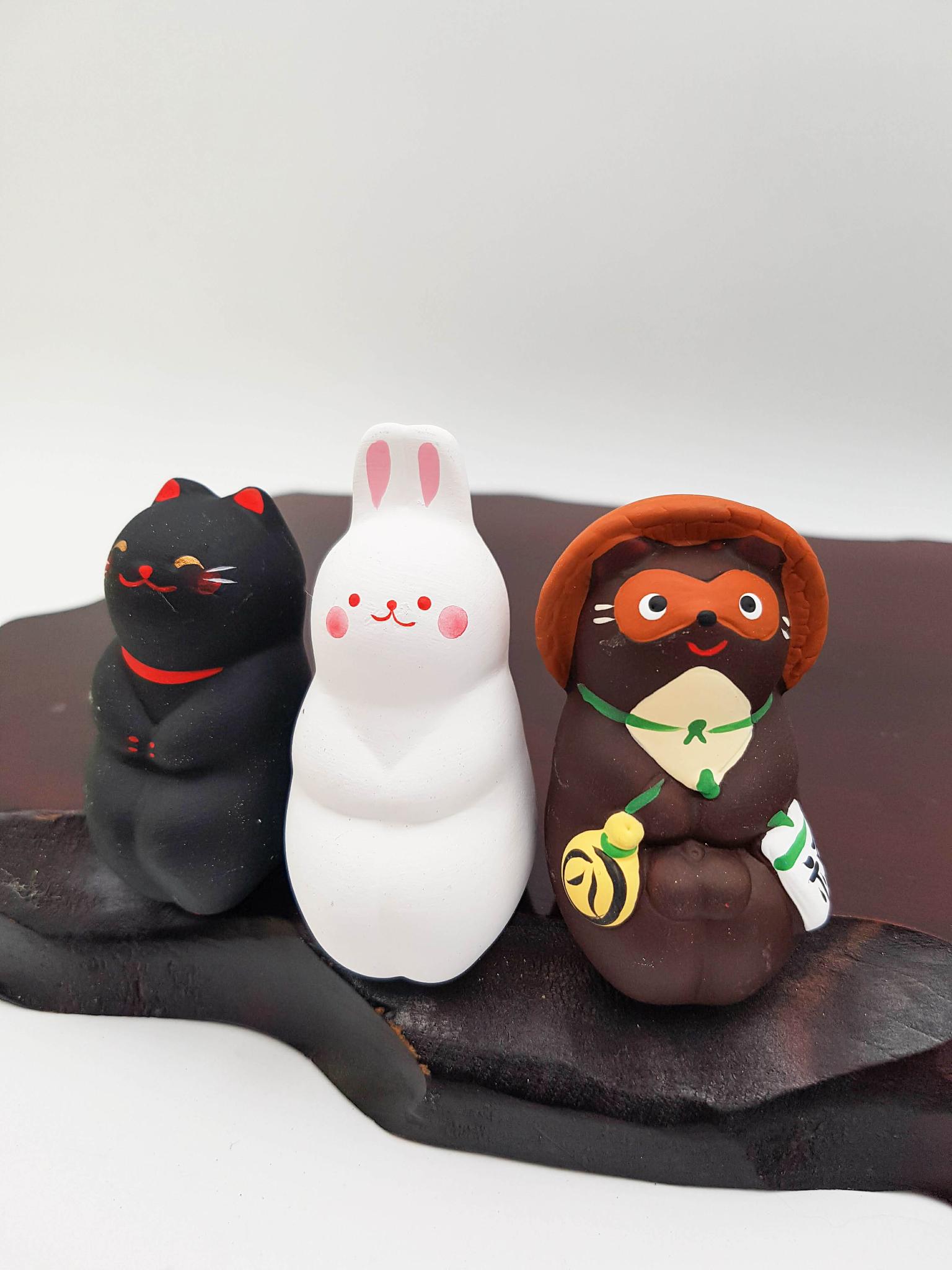 Figurines Osuwari assises en terre cuite et peint Japon fait main artisanal