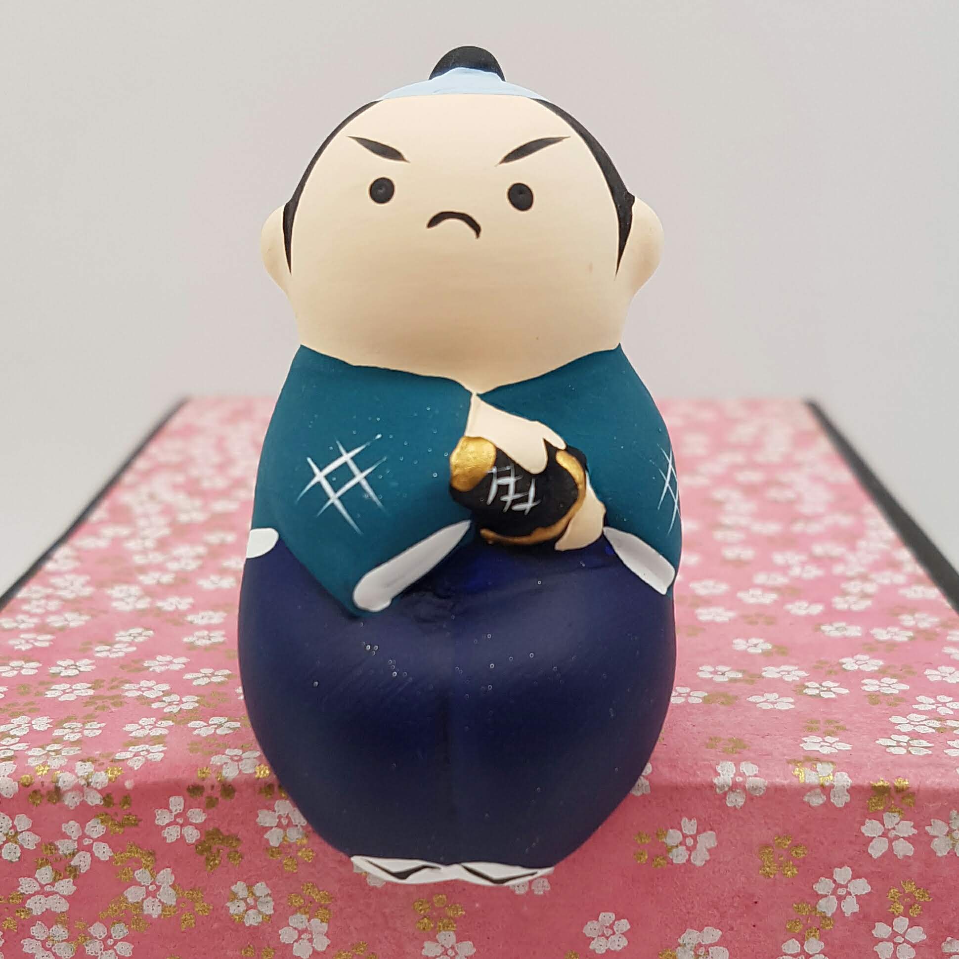 Figurines Osuwari assises en terre cuite et peint Japon fait main artisanal