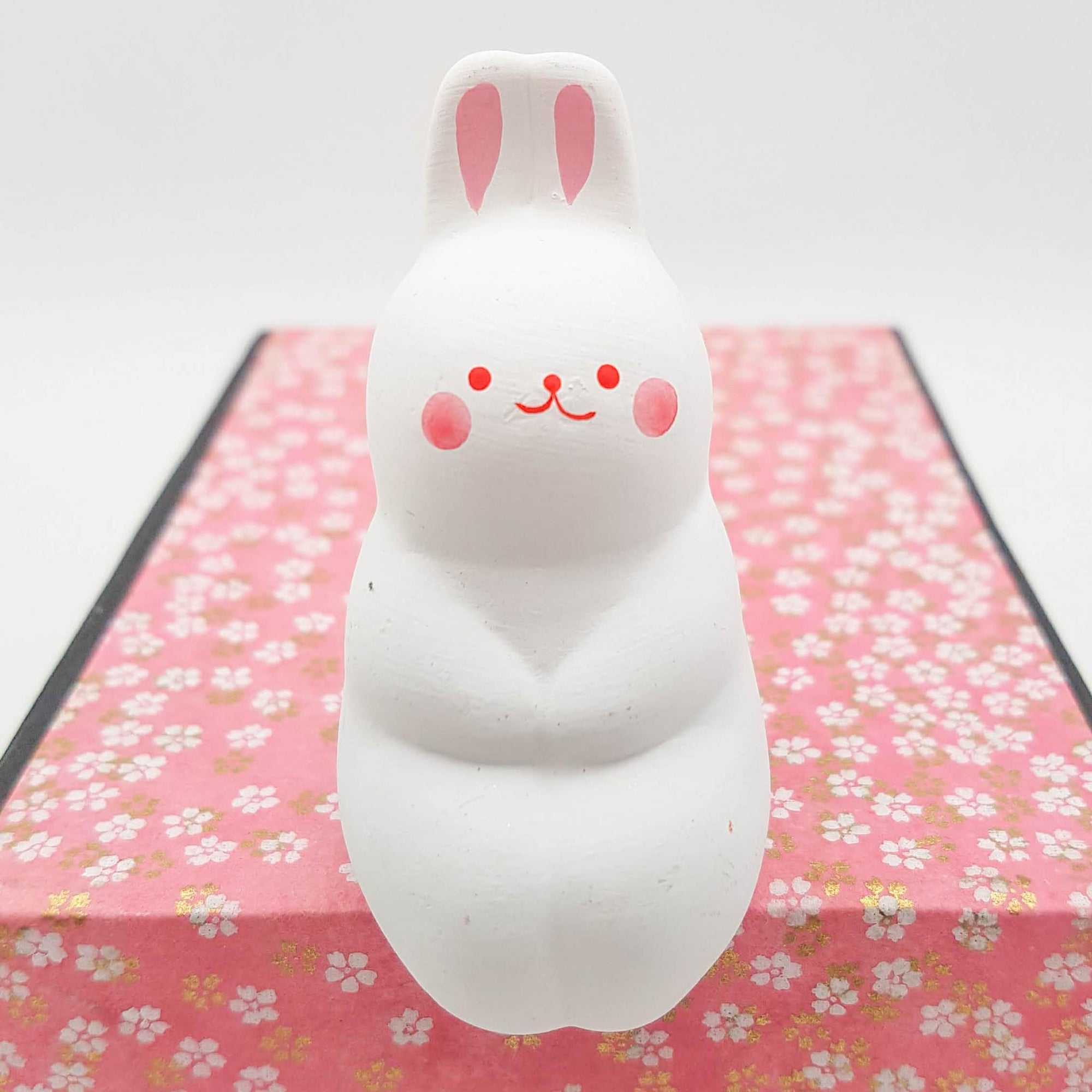 Figurines Osuwari assises en terre cuite et peint Japon fait main artisanal