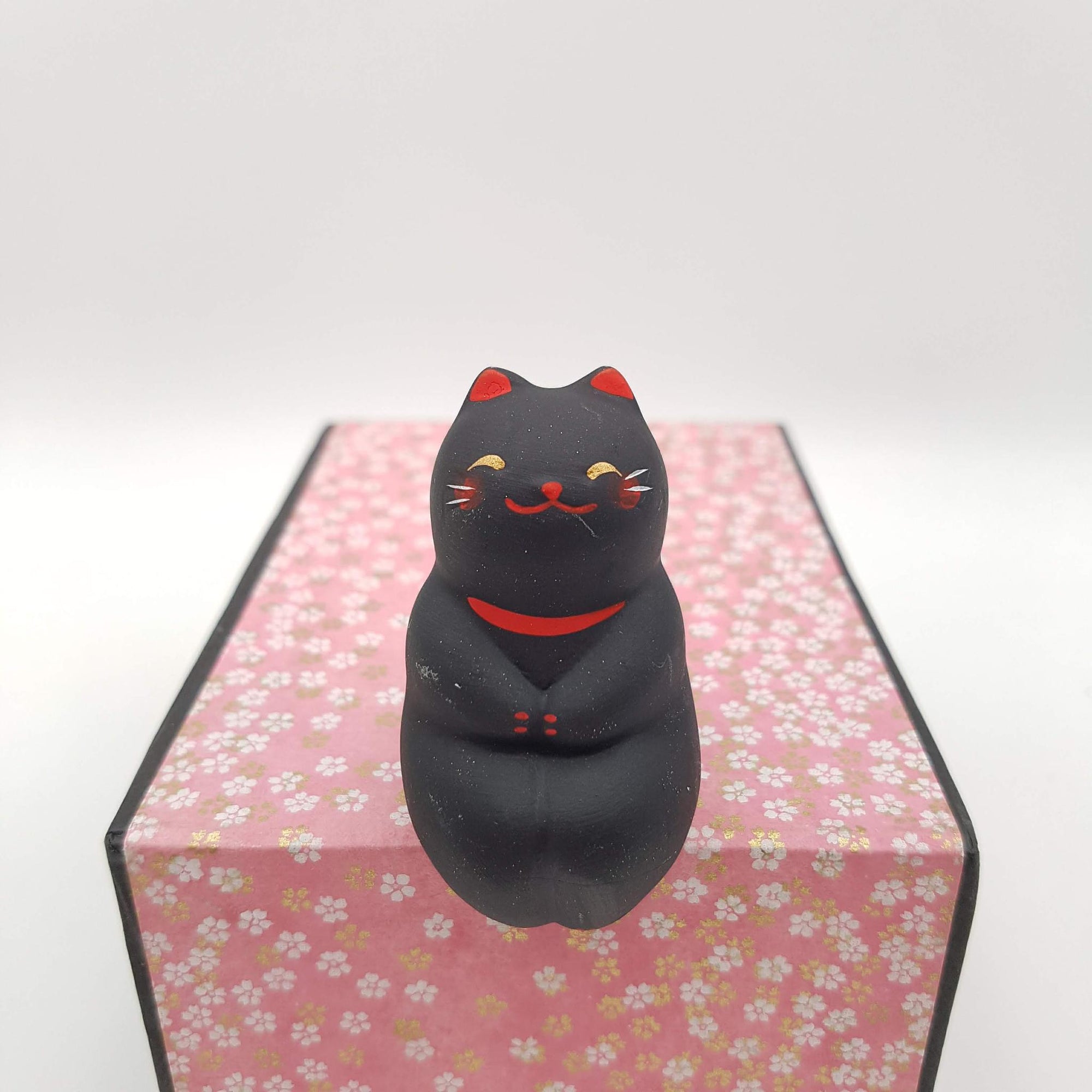 Figurines Osuwari assises en terre cuite et peint Japon fait main artisanal