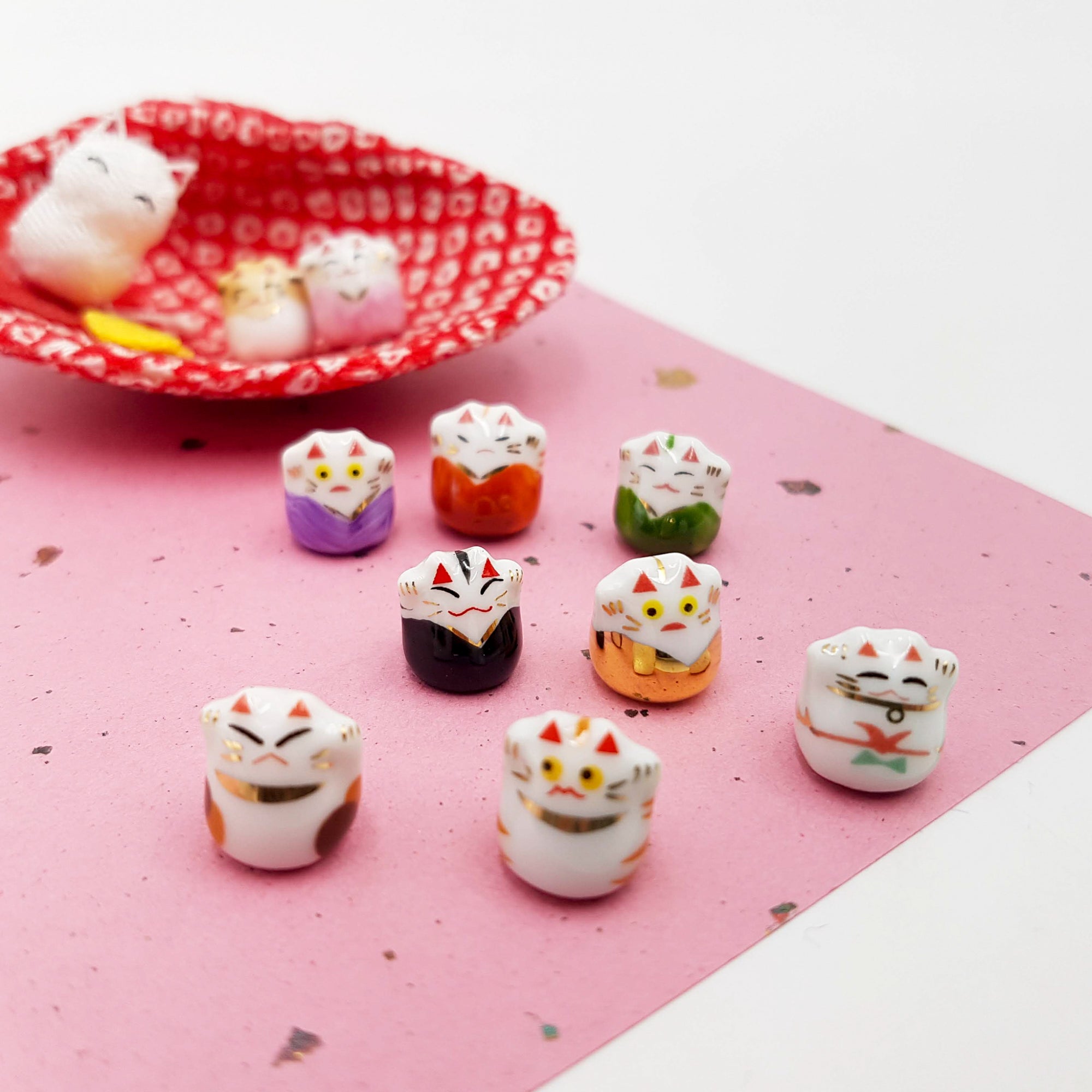 Mini figurines kawaii porte bonheur 1 boîte de 100 chats  - Chat