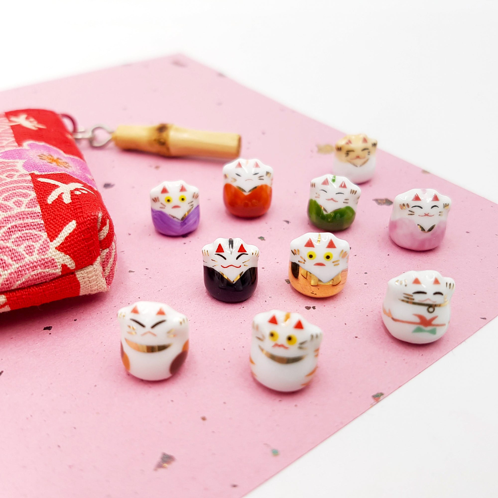 Mini figurines kawaii porte bonheur 1 boîte de 100 chats  - Chat