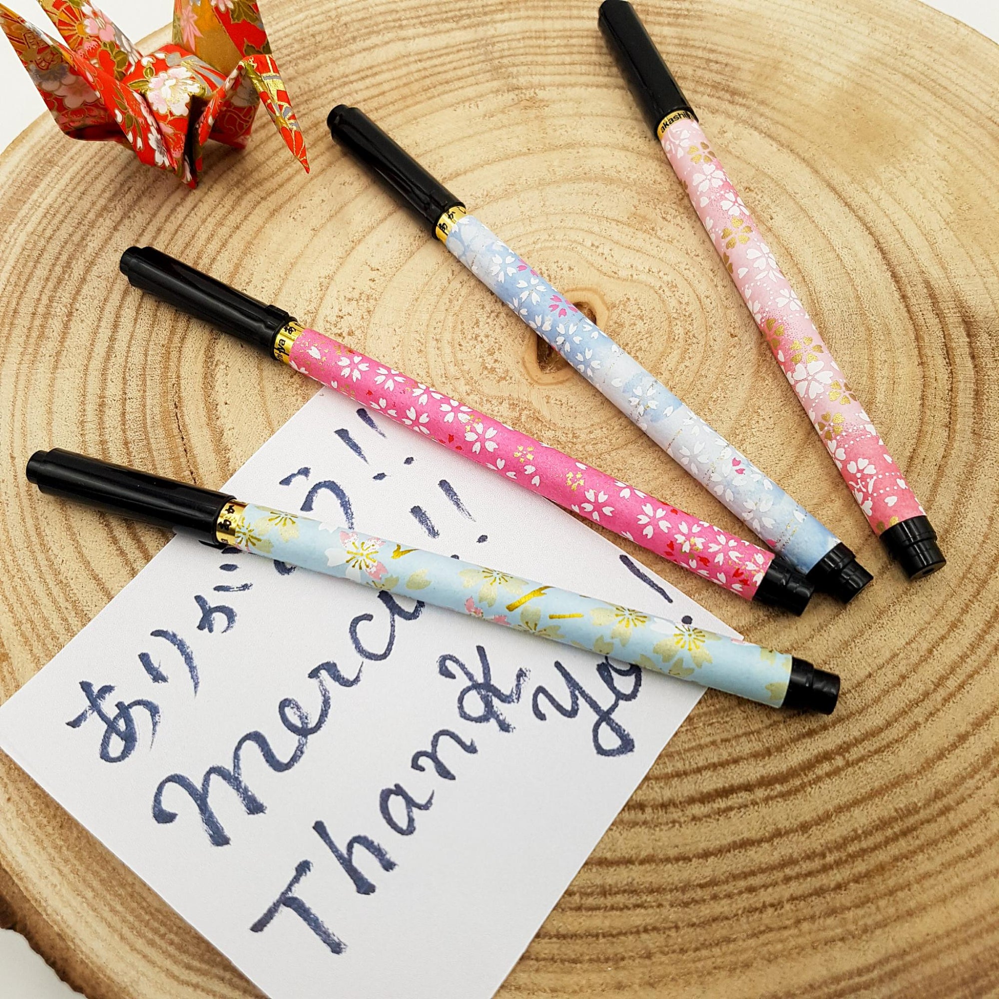 Stylo calligraphique japonais à encre avec décoration papier chiyogami