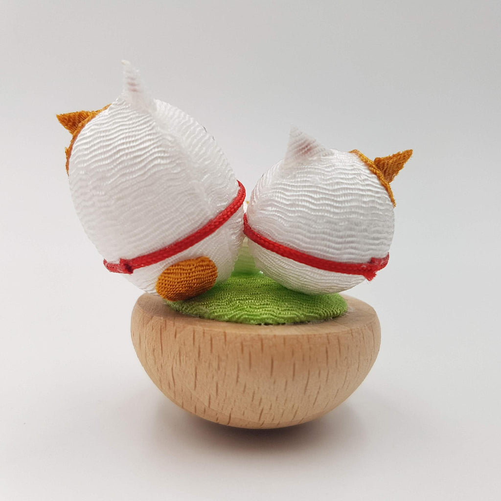 Figurine porte-bonheur japonais Famille Animaux en tissu chirimen et bois fait main artisanal au Japon