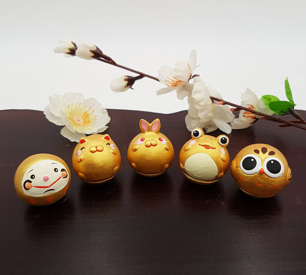 Figurine porte-bonheur culbuto Animaux Dorés en terre cuite fait main au Japon
