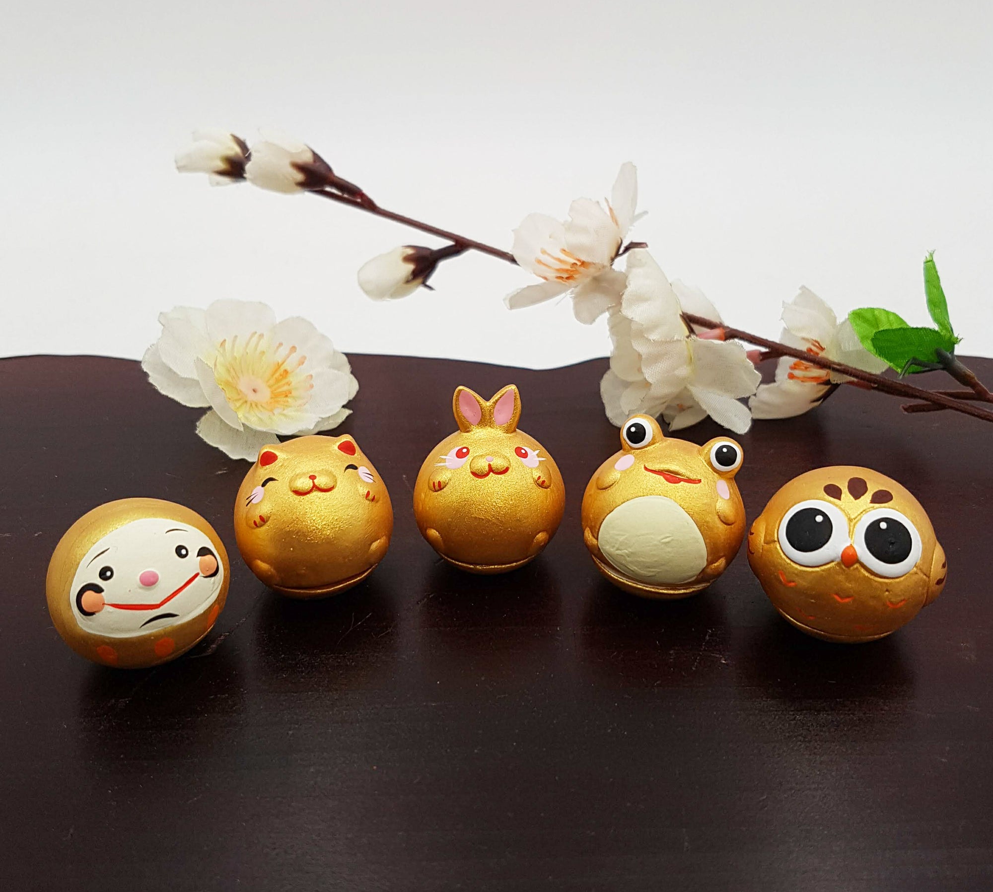 Figurine porte-bonheur culbuto Animaux Dorés en terre cuite fait main au Japon