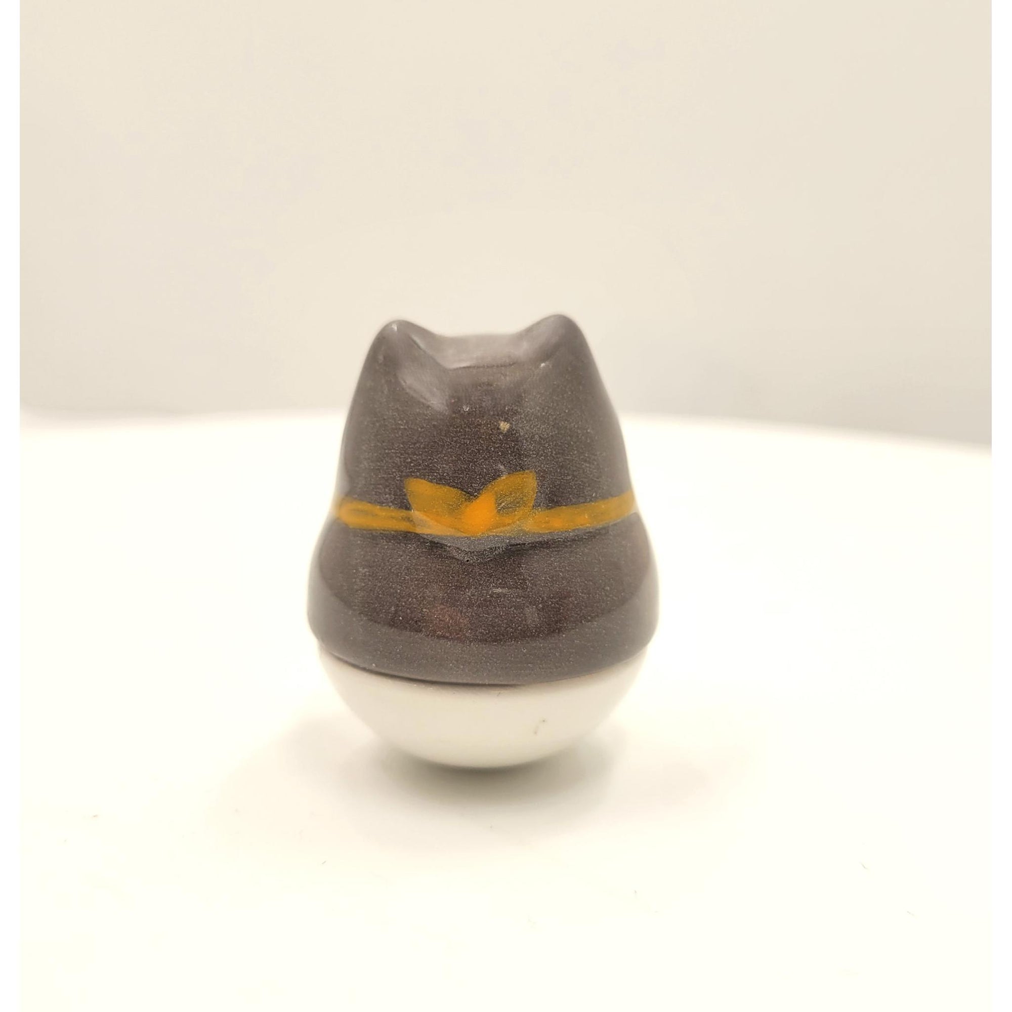 Figurine porte-bonheur culbuto CHIEN SHIBA en céramique　