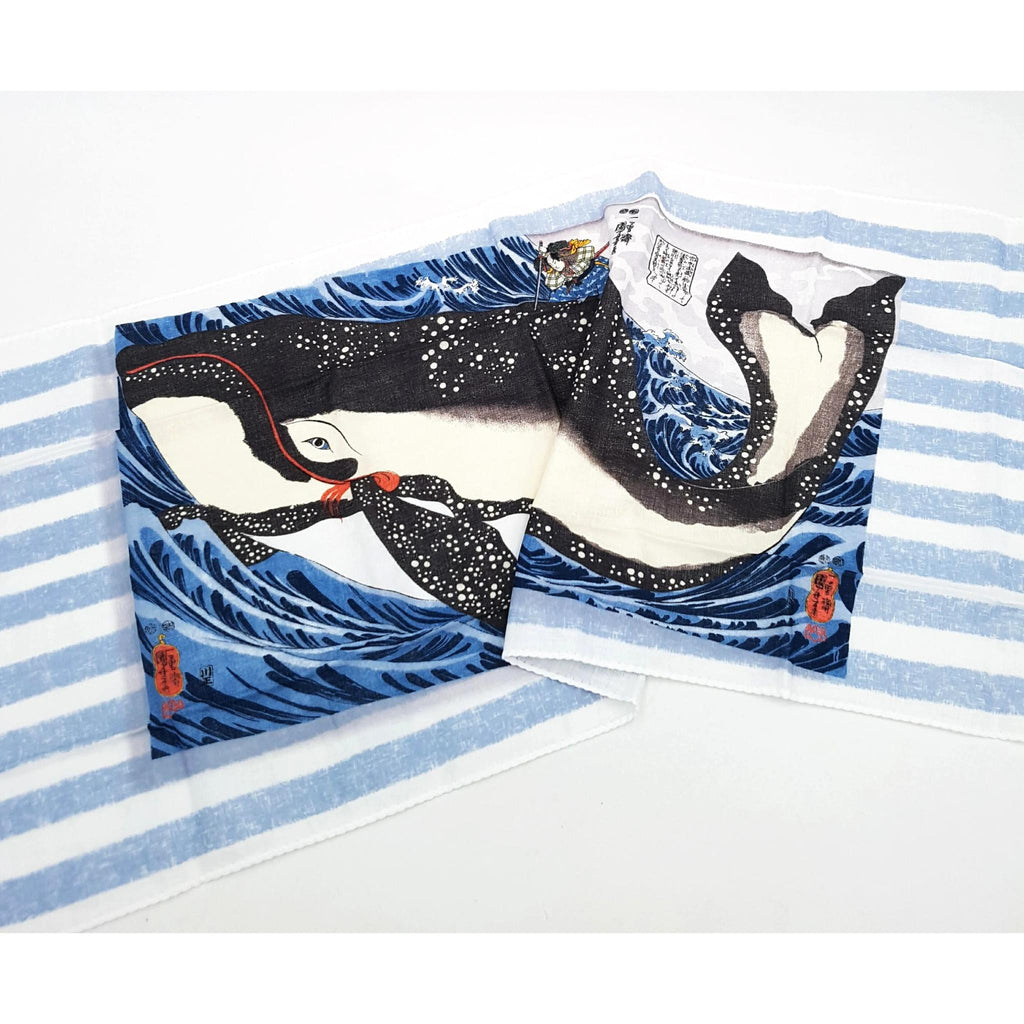 Tenugui serviette japonaise 100% coton imprimé avec reproduction d'estampe Musashi et la Baleine de l'artiste japonais Utagawa Kuniyoshi