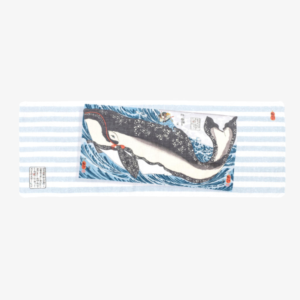 Tenugui serviette japonaise 100% coton imprimé avec reproduction d'estampe Musashi et la Baleine de l'artiste japonais Utagawa Kuniyoshi