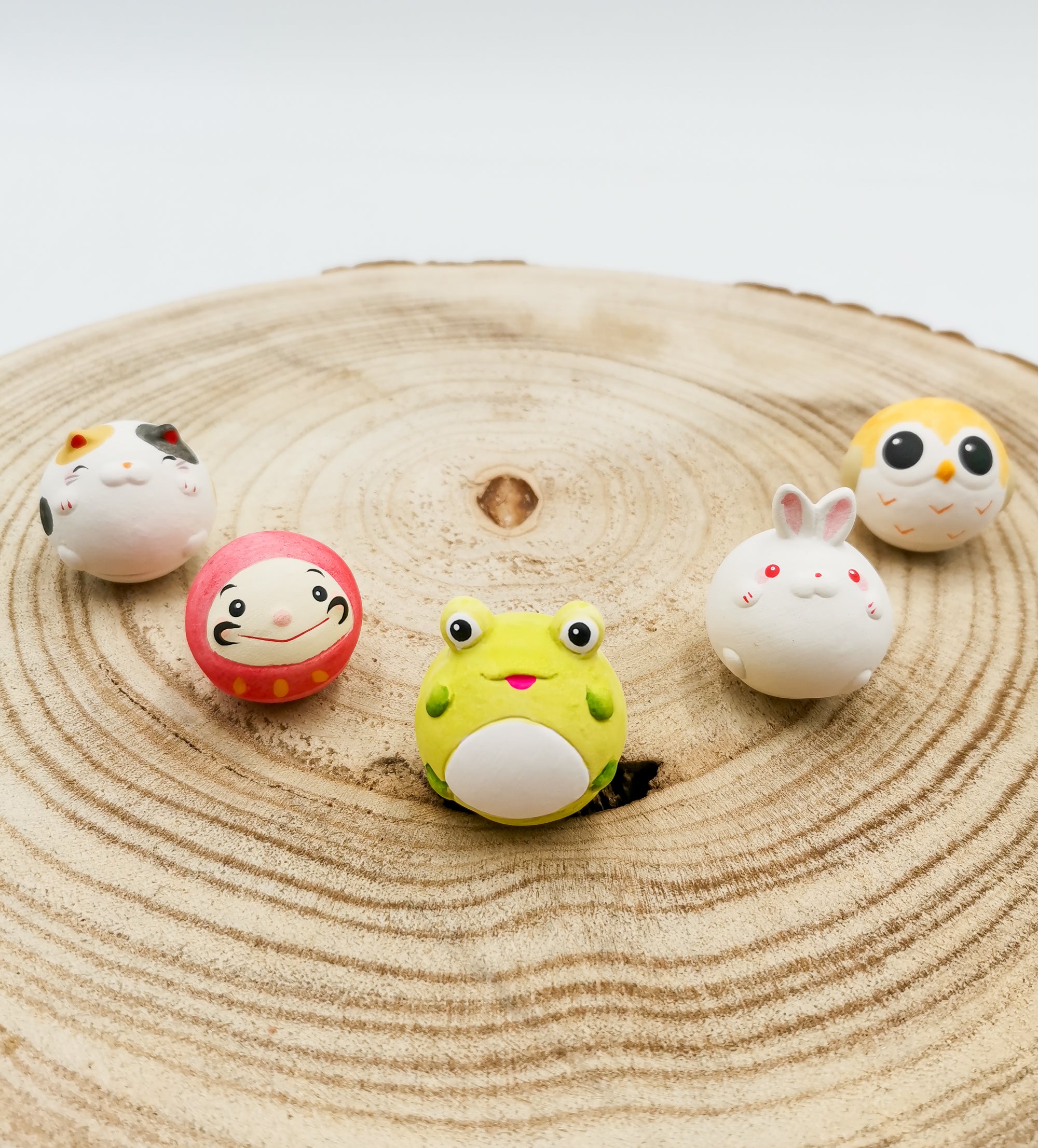 Figurine porte-bonheur culbuto en terre cuite fait main au Japon