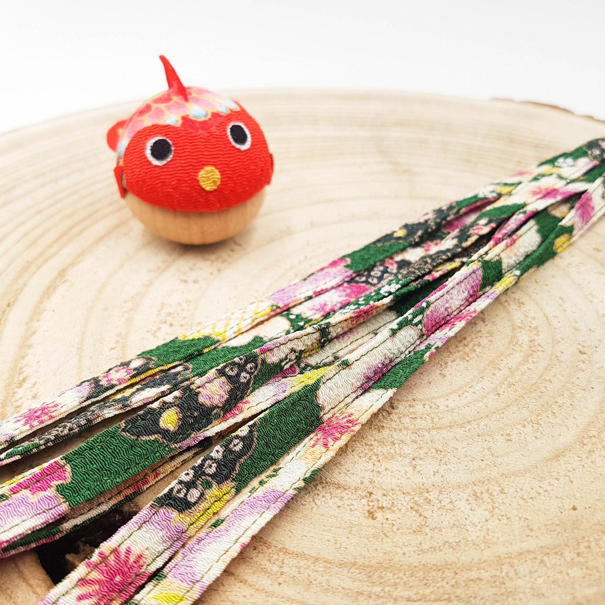 Lacets tissu chirimen vendus par lot et assortiment de couleurs -Lot 3