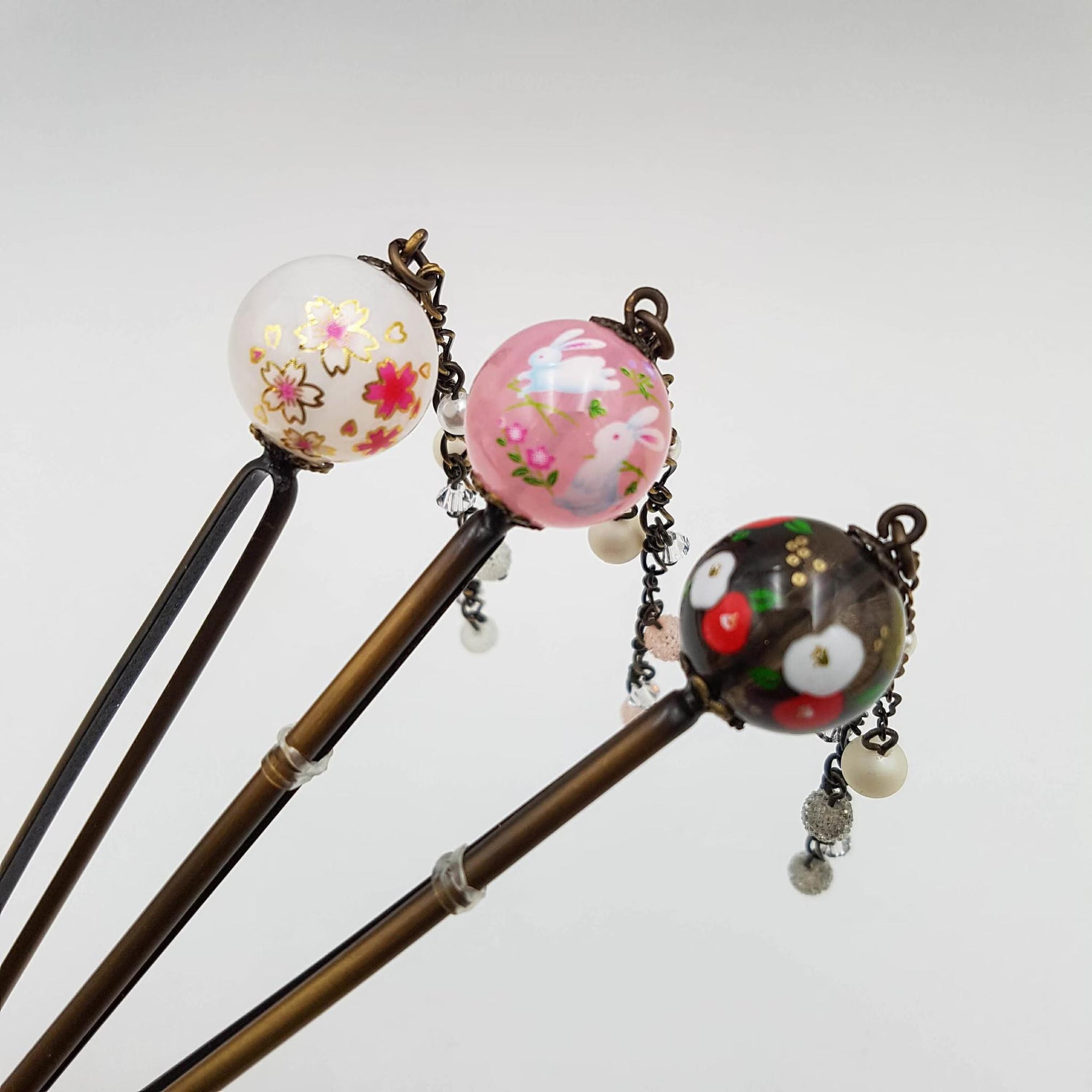 Épingle pic à cheveux japonaise Kanzashi avec boule de verre et chaînette de perles – Lot de 3