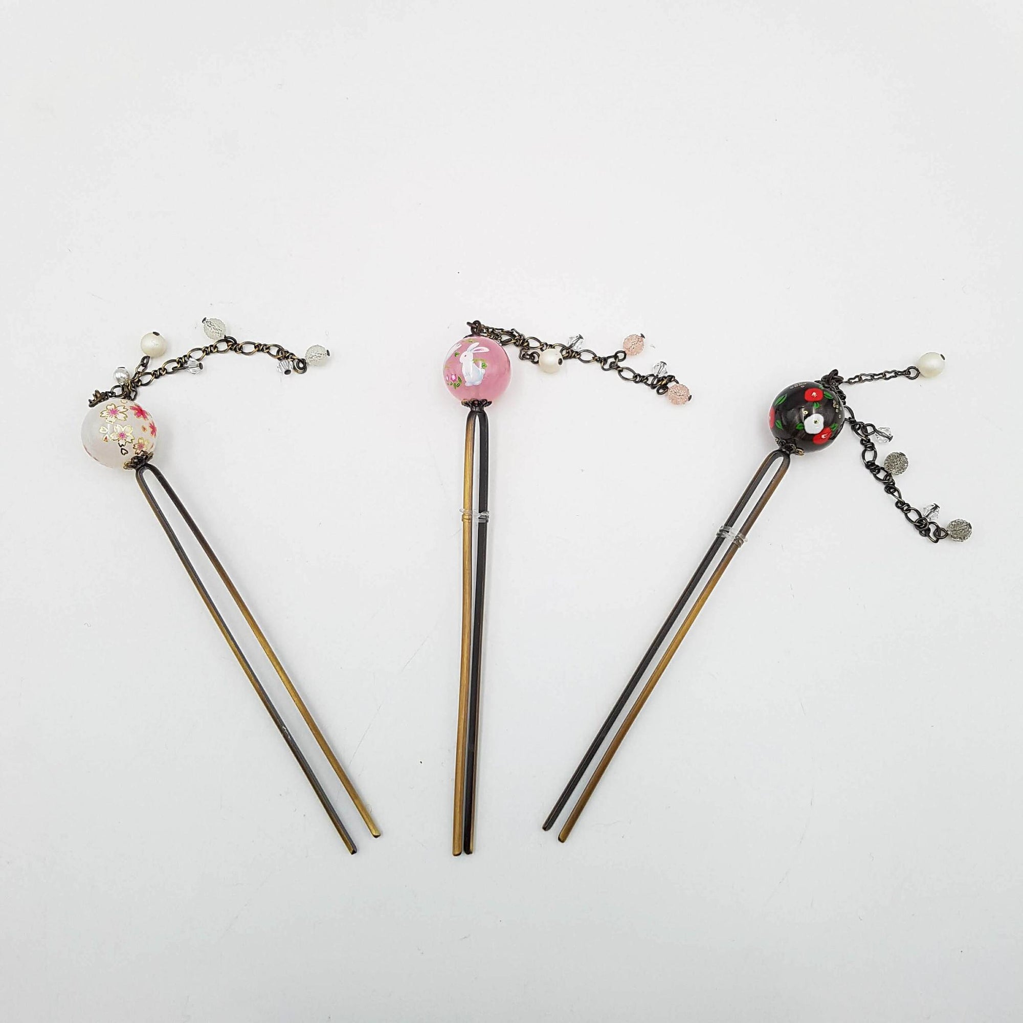 Épingle pic à cheveux japonaise Kanzashi avec boule de verre et chaînette de perles – Lot de 3